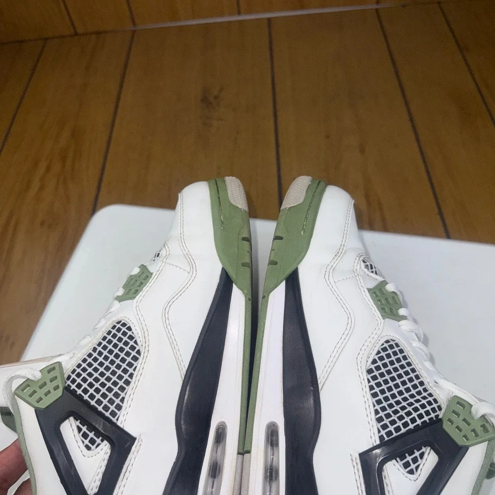 Air Jordan 4 Retro Seafoam Oil Green White Black AQ9129-103 Mens Size 8